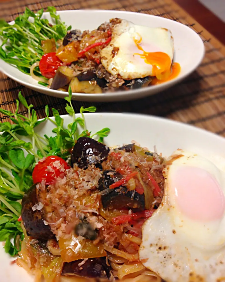 Snapdishの料理写真:焼きうどんで朝ごはん🍳                〜冷蔵庫の残り物一掃DAY〜|チョス ♪さん