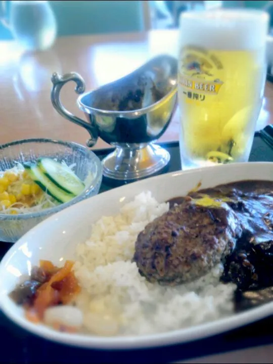 Snapdishの料理写真:やかんちゃんｻﾝの真似っこ～♪ゴルフのランチはカレー＆生ビール(@^▽^@)群馬県松井田妙義ゴルフ倶楽部|のものも🍻さん