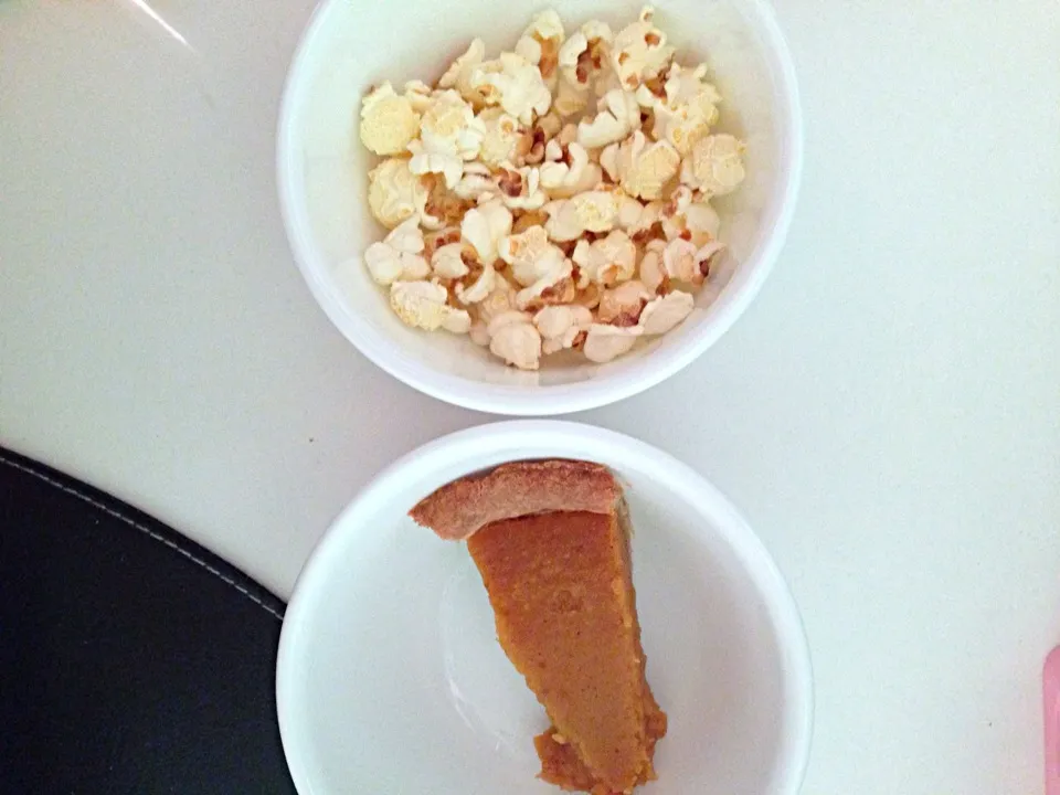 Pumpkin pie and kettle corn (no butter)|joie chowさん