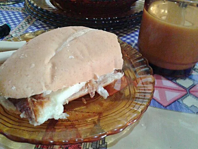 queijo de coalho assado no pão e café com leite|Gabriela Baptistaさん