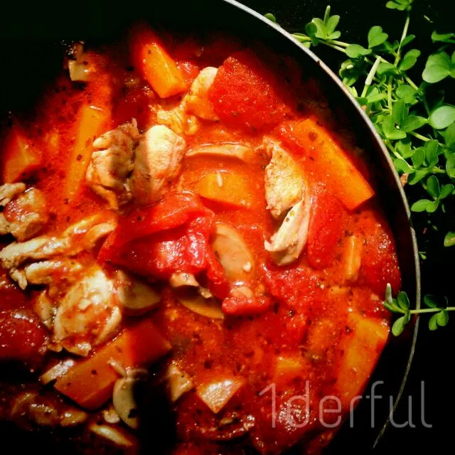 Snapdishの料理写真:Chicken cacciatore to be eaten with bread  for today's picnic :) Happy Sunday everyone!|1derfulさん