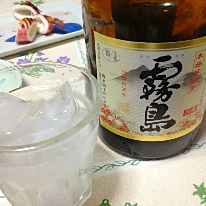 Snapdishの料理写真:Shiro-kiri shochu and broiled squid|do dyuさん