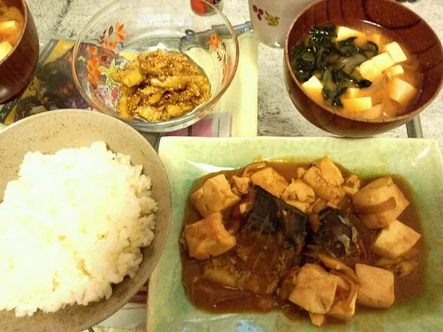 鯖の味噌煮、蒸し茄子、玉ねぎと豆腐の味噌汁|☻しなやん☻さん