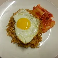 Snapdishの料理写真:Maggie Goreng Kimchi|Eshiaさん