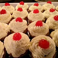 cherry cola float cupcakes|Daniさん