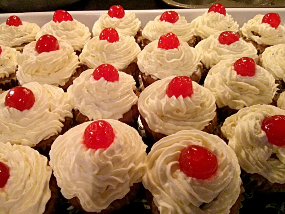 cherry cola float cupcakes|Daniさん