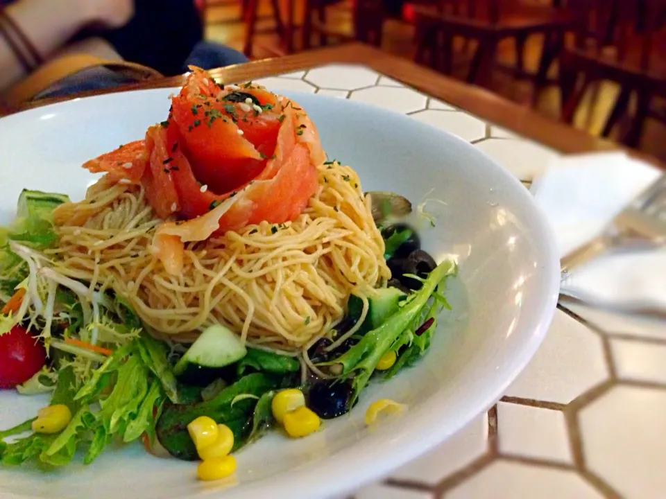 Smoke salmon angel hair salad|PeonyYanさん