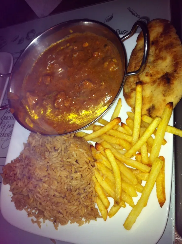 Chicken curry, naan bread, rice and chips!|Emma Proe Was Duncalfさん