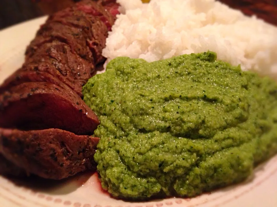 Simple Meal: Pepper Jack sirloin, broccolistew with spicy butter, rice.|adrianさん