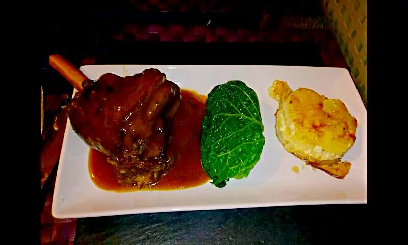 slow cook lamb shank, bacon filled savoy cabbage parcel and gratin potatoes|Michael Sandonさん