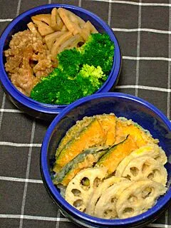 お弁当（野菜天丼（かぼちゃ、レンコン）、豚肉の竜田揚げ、レンコンのラー油きんぴら、ブロッコリー）|すーさん