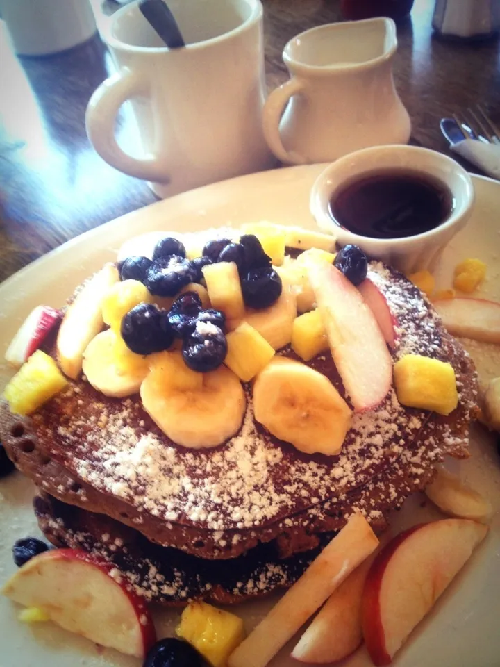 Whole wheat pancake with fresh fruits|Prae~*さん