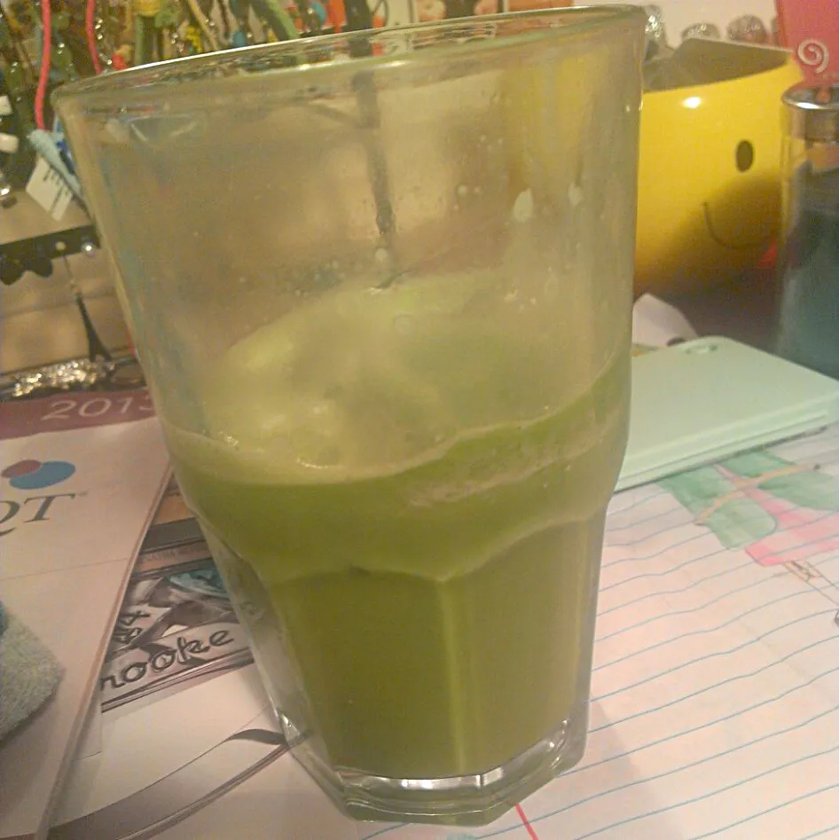 green tea frap with almondmilk|Viveka Jadeさん