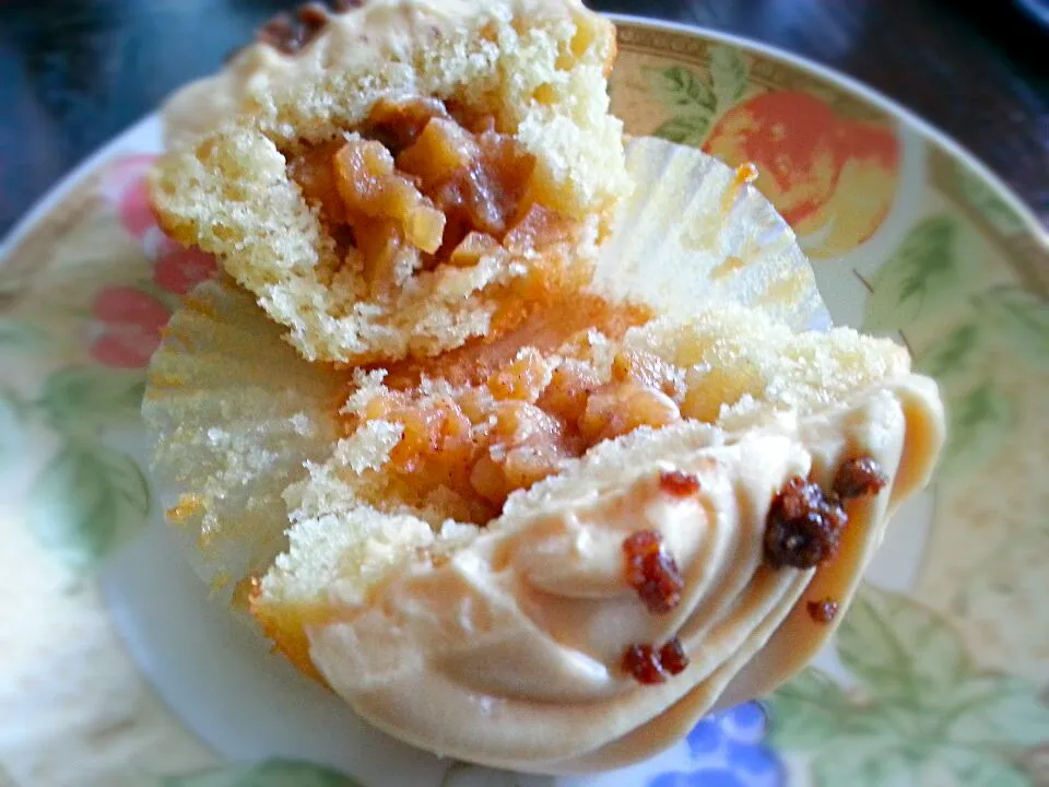 Photo #2 Thanksgiving 'Apple Pie' Cupcake (inside view)|S Theoさん