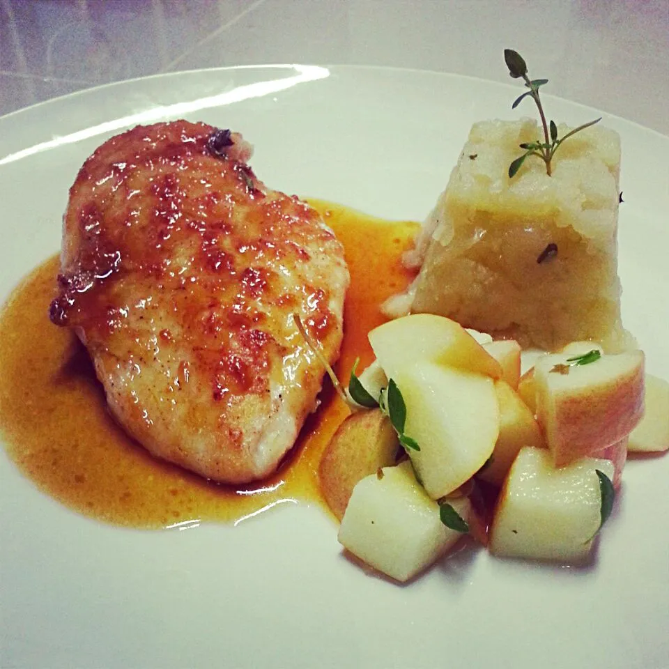 Snapdishの料理写真:Miso butter glazed chicken with garlic mash and apple salsa|Eshiaさん