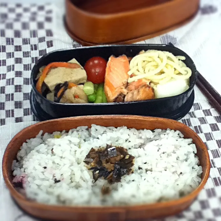 Snapdishの料理写真:Today's my lunch box. JKはテストで半ドンのため、冷蔵庫の二日目カレーでランチ。|hoppycowさん