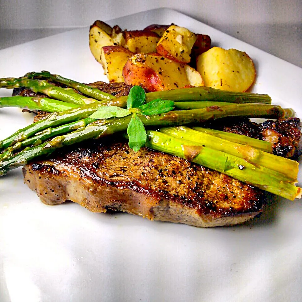 pepercorn tbone steak with rosted potatoes|Chef Rae Shyneさん