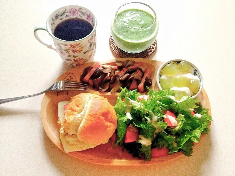 ベーコンたまごサンドのブランチ|みっちぃさん