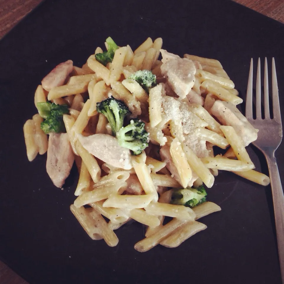 Snapdishの料理写真:Penne with chicken, broccoli & cheese|sepidehさん