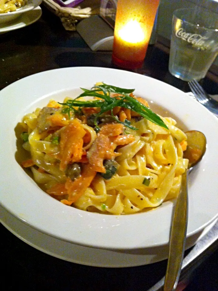 Snapdishの料理写真:Another colleague's (Tamami) choice — Fettuccine al salmone affumicato.|@projecthoneypotさん