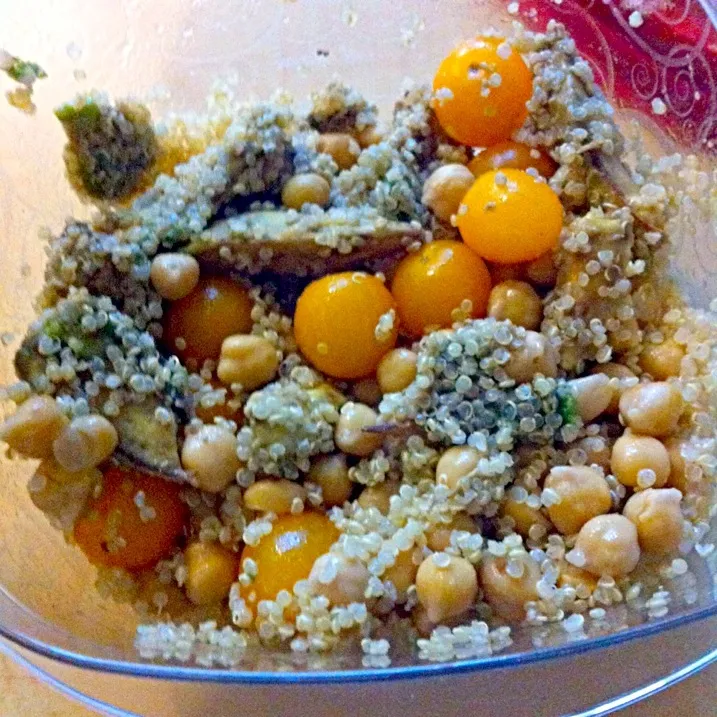 Cous cous, avacado and cherry tomatoes|Ericaさん