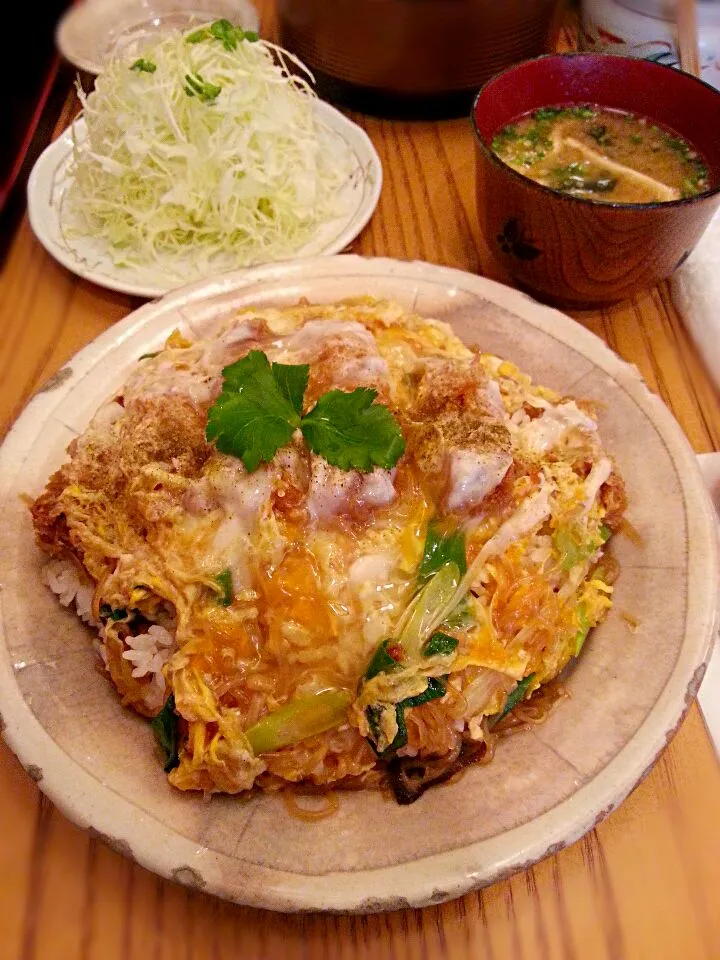 今までで食べた中で1番美味しいカツ丼💕|まいくさん