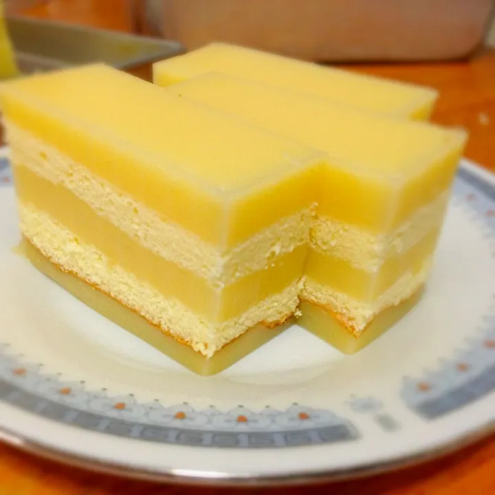 Snapdishの料理写真:Mango jelly layer cake|sharon teoさん