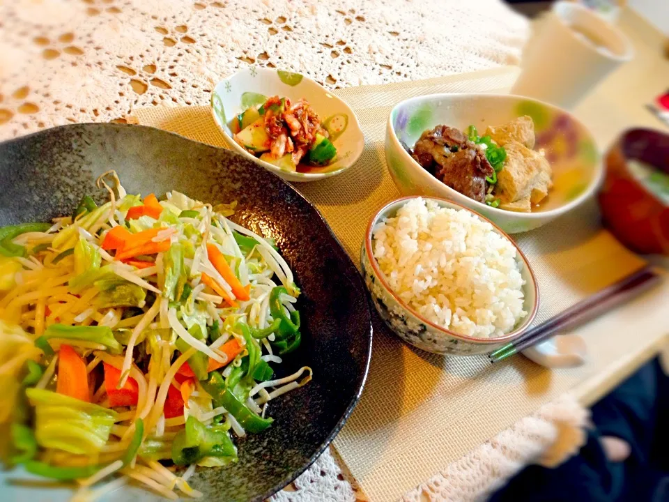 Snapdishの料理写真:肉豆腐＆和風野菜炒め＆キュウリのキムチ和え＆茄子と水菜の味噌汁＆ご飯|sho...✡*゜さん