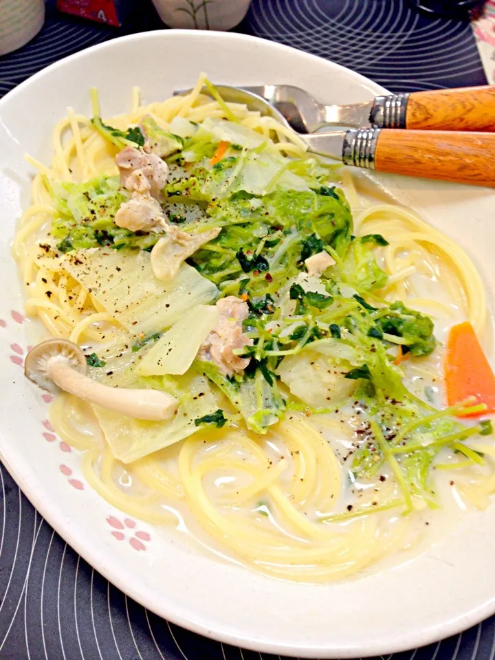 Wだしが決め手!!ほっこり豆乳スープでパスタ（白菜、豆苗、じゃがいも、にんじん、しめじ、鶏肉入れ）|ponnaoさん