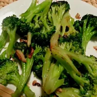 Stir fried garlic broccoli|katherineさん