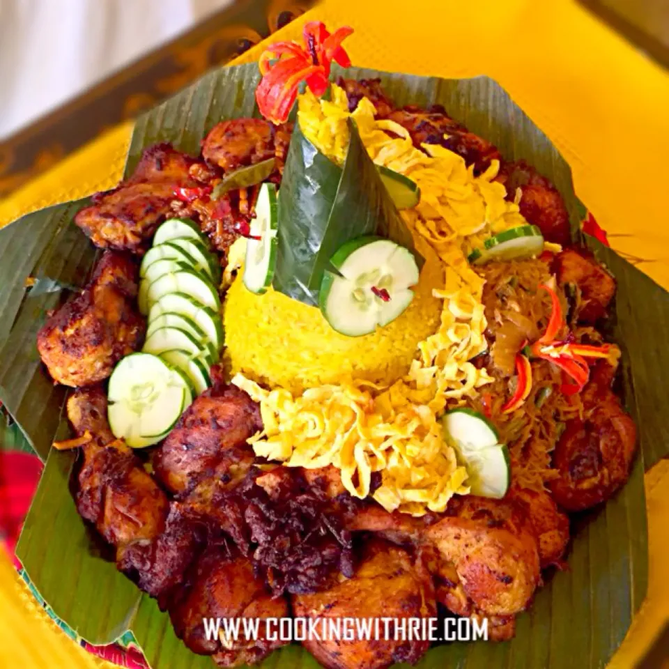 Tumpeng Nasi Kuning/ Rijsttafel/ Yellow Rice|rie simsさん