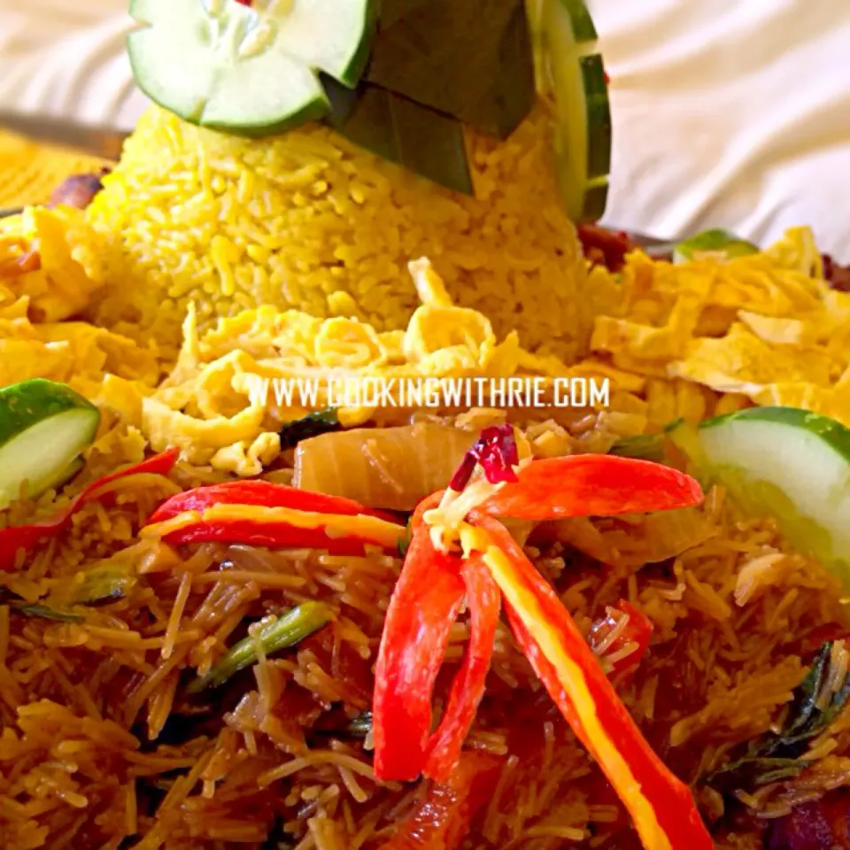 Tumpeng Nasi Kuning/ Rijsttafel/ Yellow Rice|rie simsさん