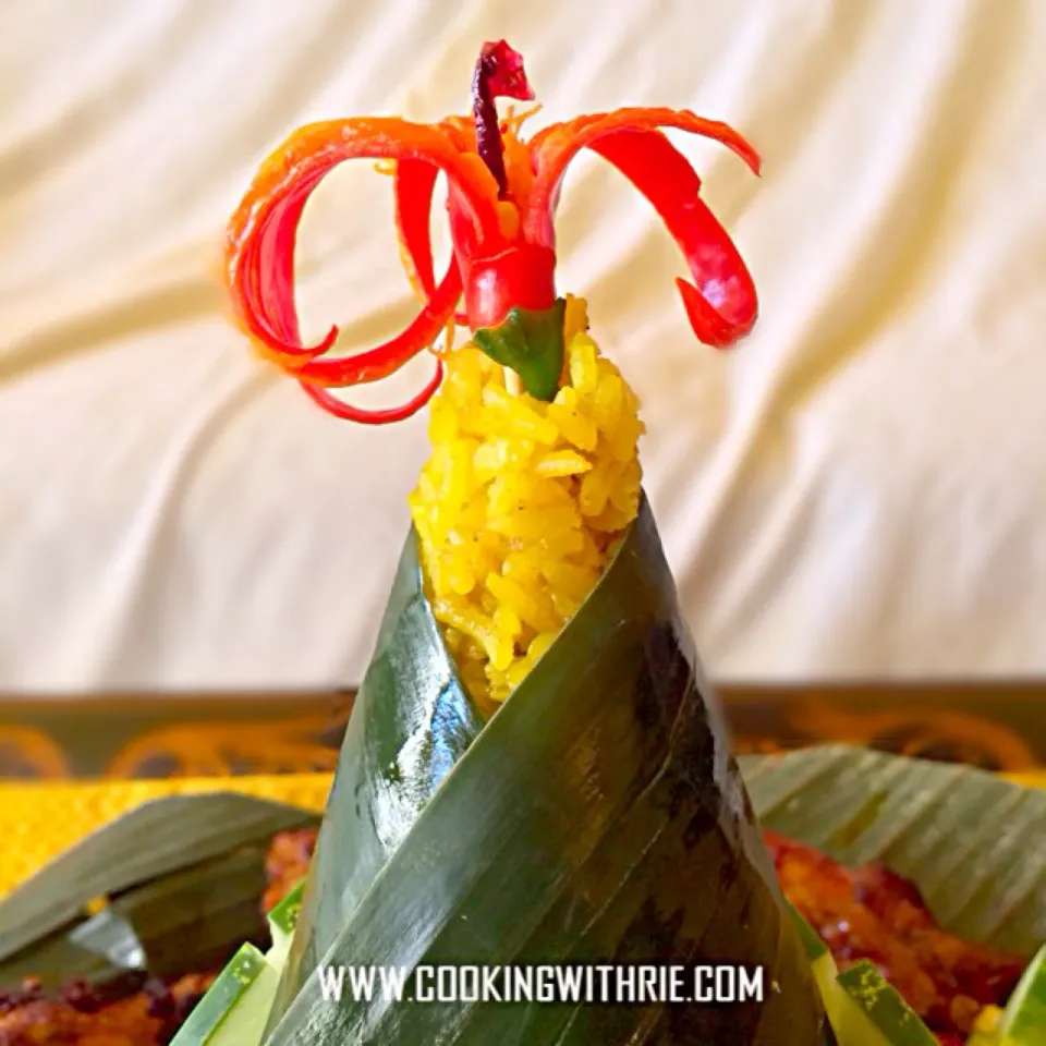 Snapdishの料理写真:Top of Tumpeng Nasi Kuning/ Rijsttafel/ Yellow Rice|rie simsさん