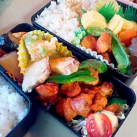 Snapdishの料理写真:台風(笑)弁当   チキンのグリルキムチ味  筑前煮  さつまいもの天ぷら  タマネギと枝豆のかき揚げ  卵焼き|のぶみさん