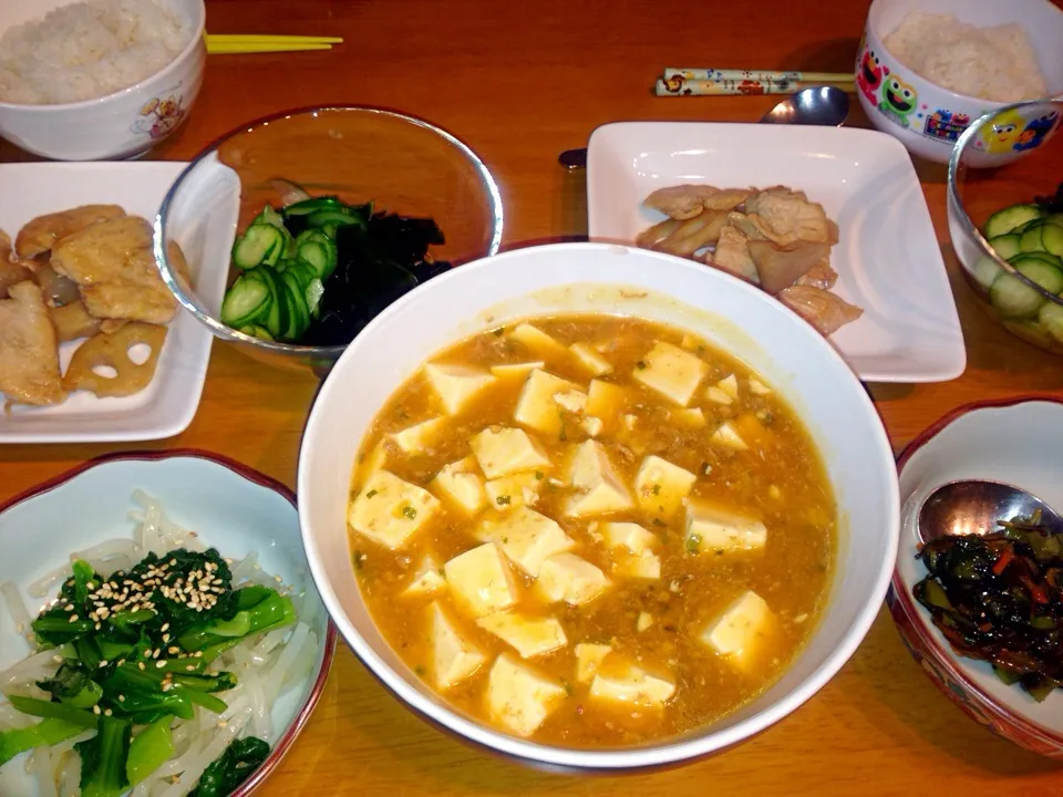 麻婆豆腐 . 鷄と蓮根の炒め物 . わかめときゅうりの酢の物 . もやしと小松菜のお浸し|なるなるさん