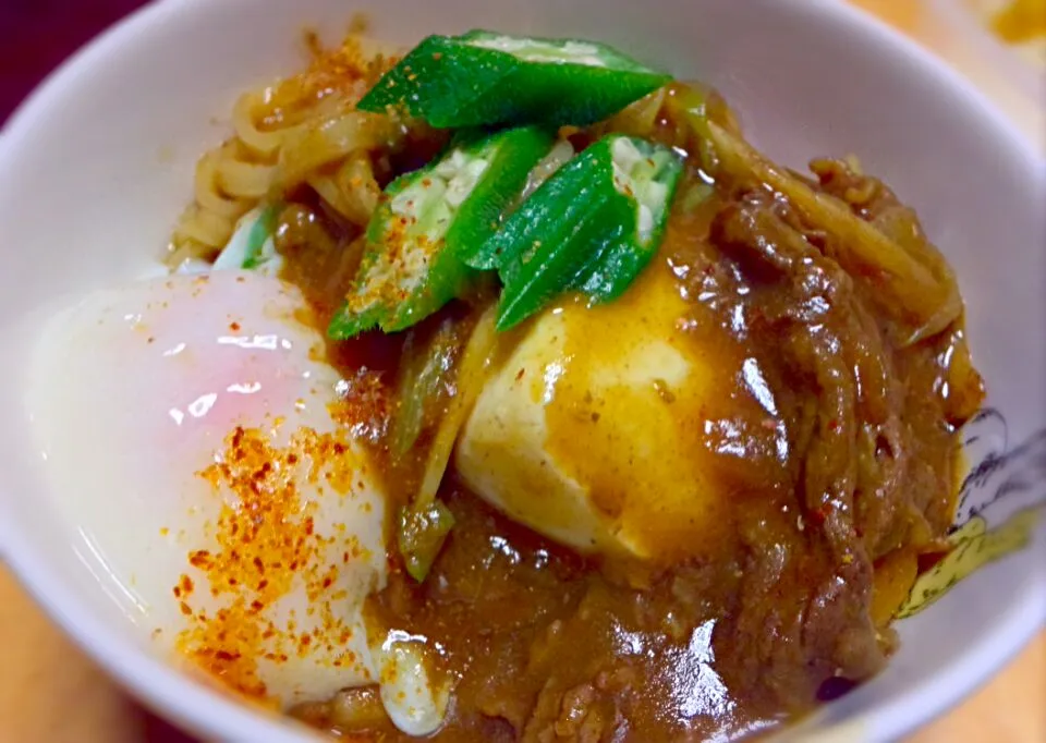 残り物カレーのカレーうどん。温玉のっけ。|おさかなさん