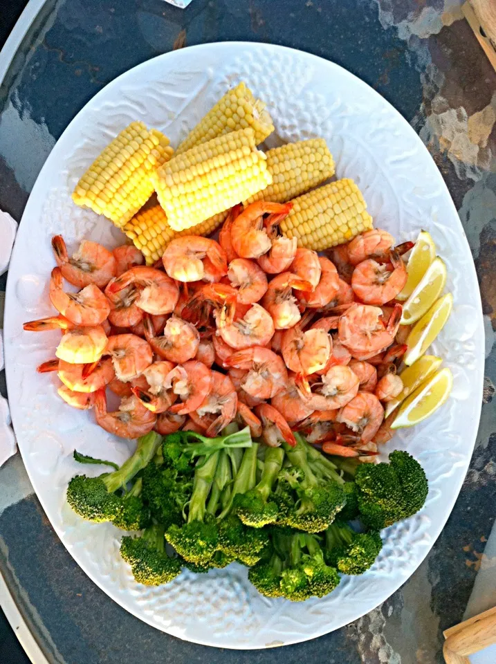 Summer feast of creole shrimp, broccoli, and corn on the cob :-)|Deanne Yamatoさん