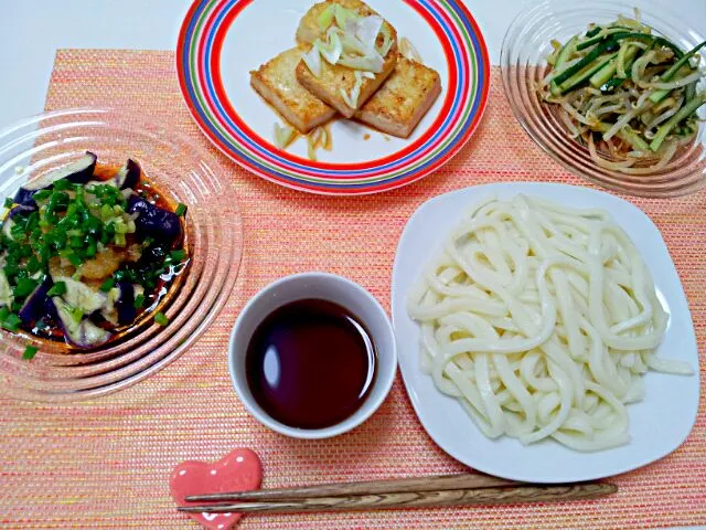 今日の夕食 豆腐ステーキ、なすポン酢、もやしときゅうりのサラダ、うどん|pinknari🐰🌈さん