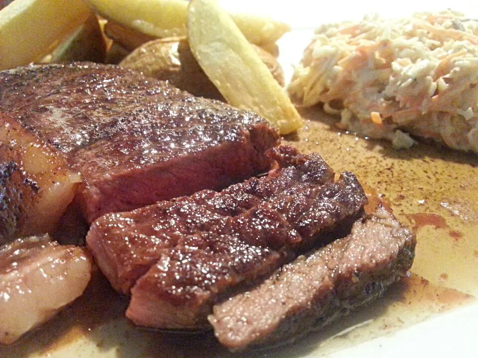 Entrecote with homemade countrystyle fries and coleslaw|Frank&Jolanda - Eteninbeeldさん