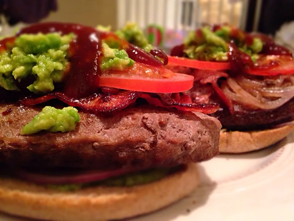 Hamburger. From Bottom: bread, broccolistew, onion, Angus beef burger, fried onion, bacon, tomatoslices, mashed avocado, barbeque sauce.|adrianさん