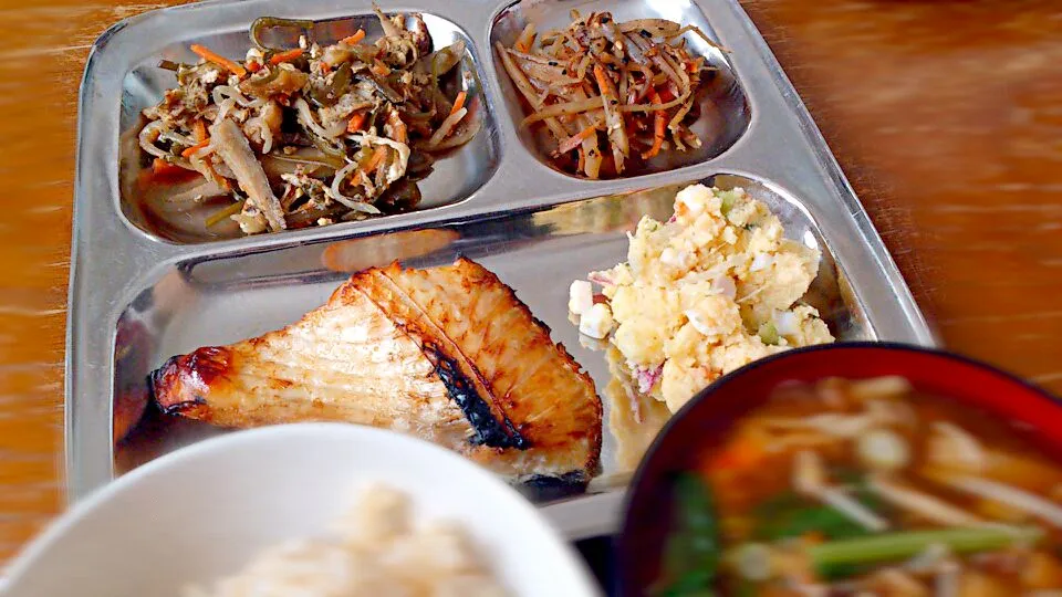 焼き魚定食【つぼ鯛】|プチテンよすさん