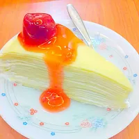 crepe cake with strawberry sauce|Pitchaya_huaiさん