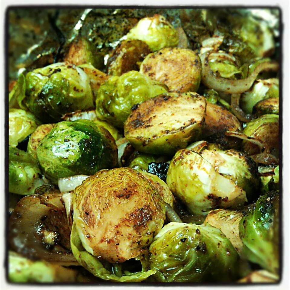 Balsamic roasted Brussels sprouts|Megan Anne Sweetmanさん