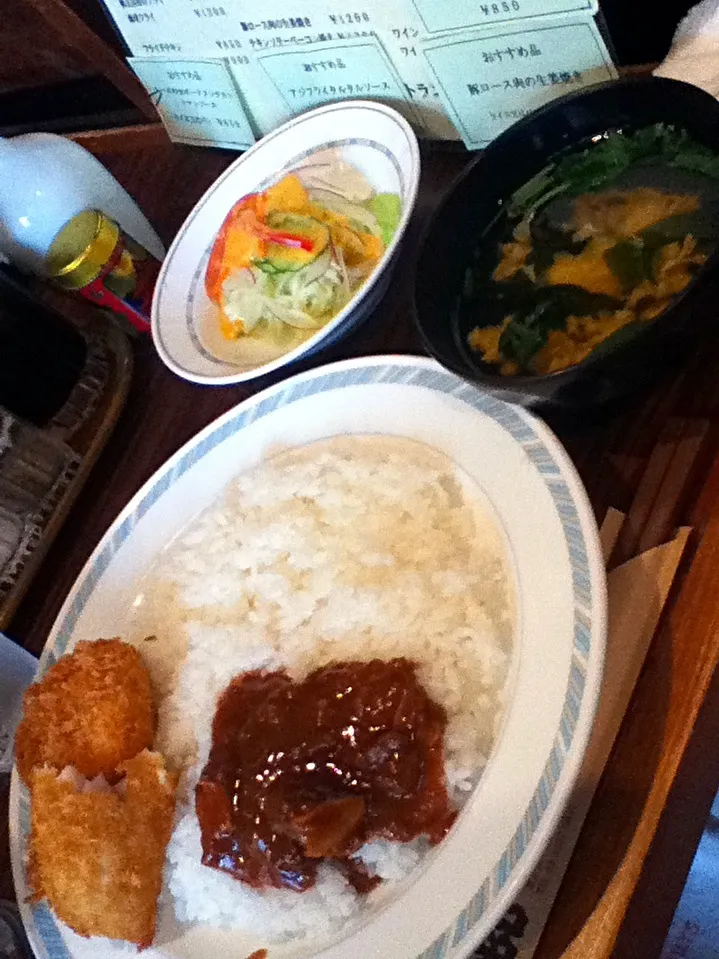 レストラン イコブ@飯田橋で洋食ランチ。カニクリームコロッケ添えハヤシライス。隣のひとがアジフライちょっとくれたw|hoppycowさん