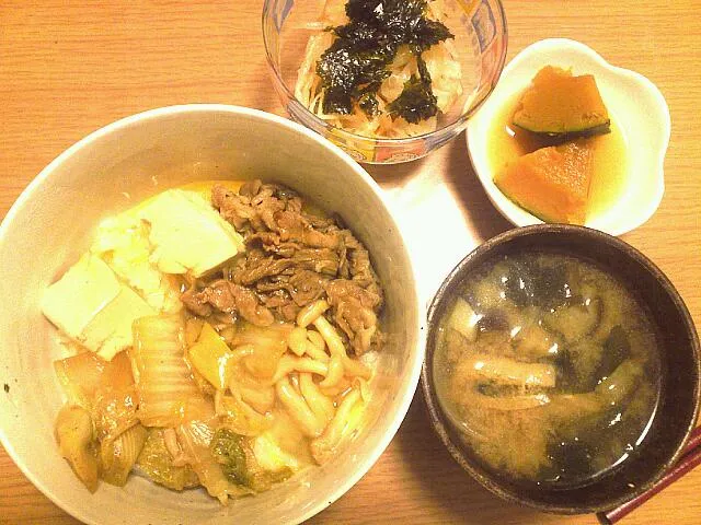 Snapdishの料理写真:牛すき丼 カボチャの煮付け ピリ辛もやし|北さん