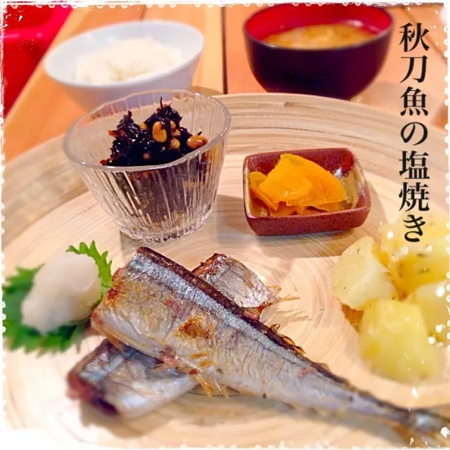 Snapdishの料理写真:秋刀魚の塩焼き♥️粉ふきいも♥️大豆とひじきの煮物♥️|あねらさん