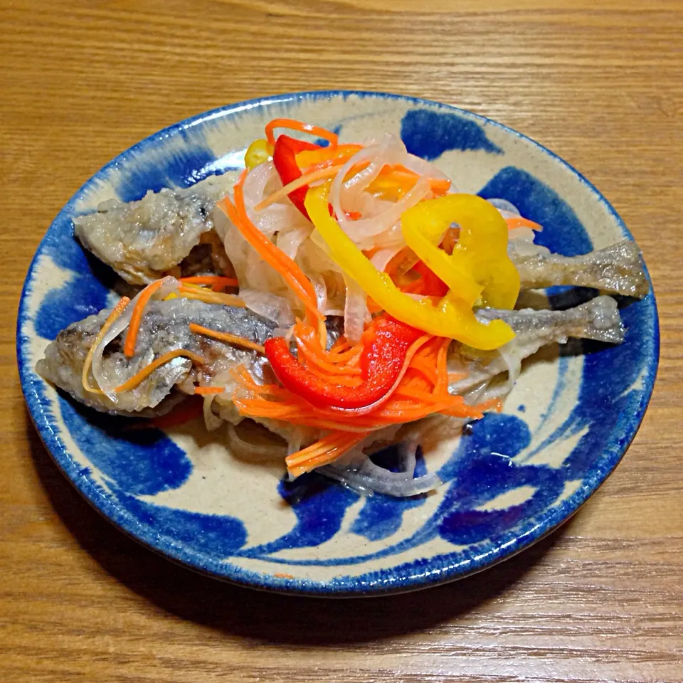 Snapdishの料理写真:【今夜のウチご飯】小アジの南蛮漬け，サラダ，かぼちゃとエノキのお味噌汁，ごはん。味がしみしみでうまうま〜（≧∇≦）|takuya KAWANOさん