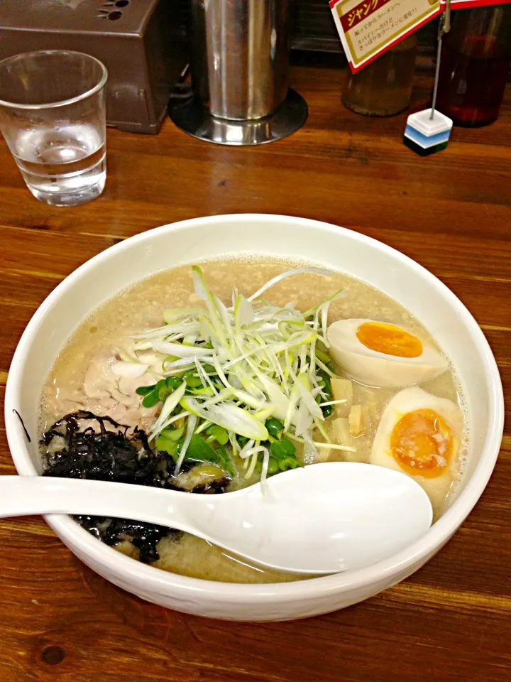 しょうゆ背脂ラーメン 味玉トッピング|みうさん