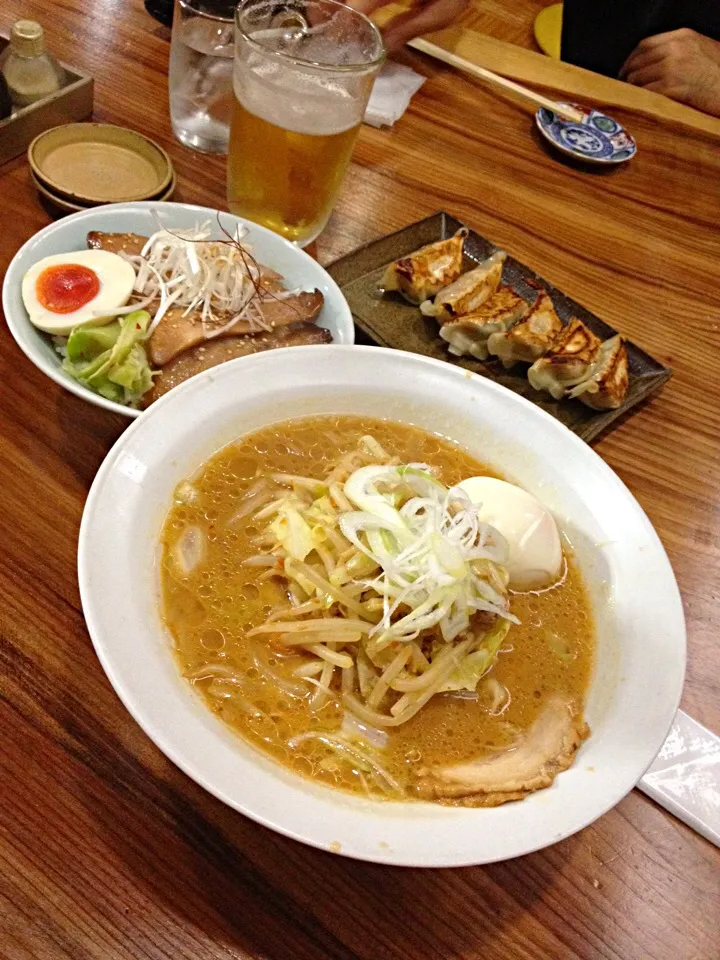 味噌ラーメン☆チャーシュー丼☆ギョウザ|momoさん