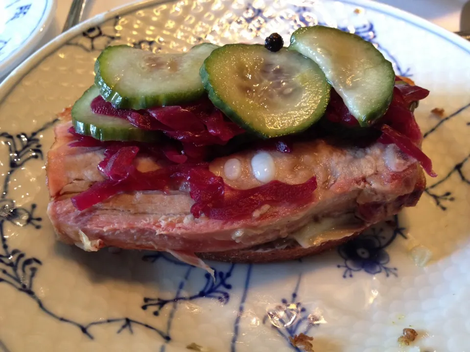 Open sandwich with roast pork|AmeSabさん